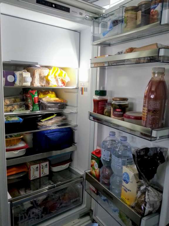 Il nostro frigo da 200 litri, di cui 20 di congelatore.